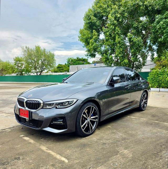 BMW 330e M Sport สีเทา ปี 2022 ไมล์ 50,000 กม.