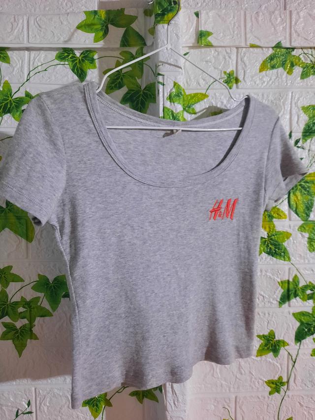 ปล่อยต่อเสื้อผ้ามือสอง