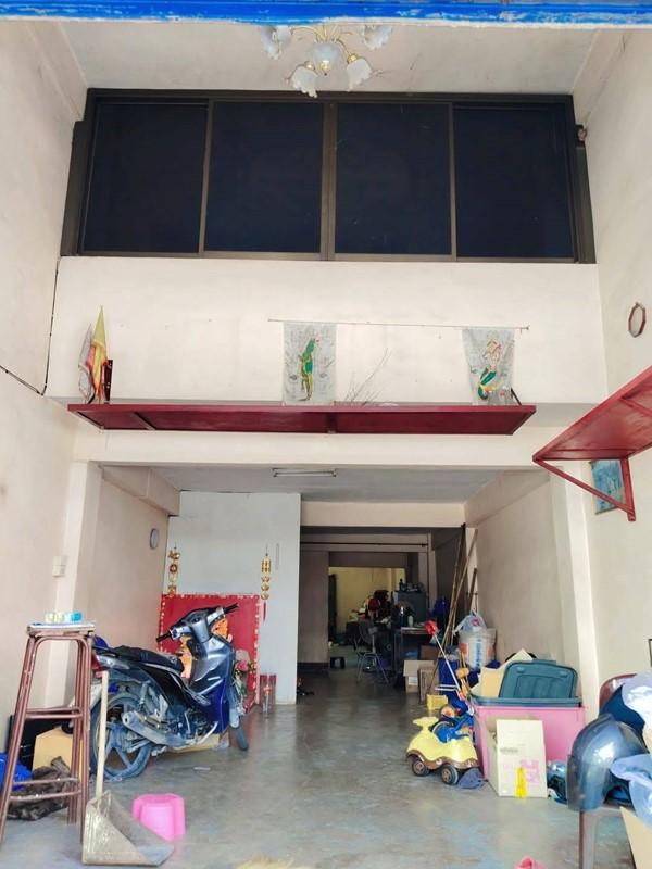 ขายอาคารพาณิชย์ 3.5 ชั้น หมู่บ้านดีเค ซอย 30 สภาพดี วิวหลังบ้านสวย เจ้าของขายเอง โทร 095-165-3654 2
