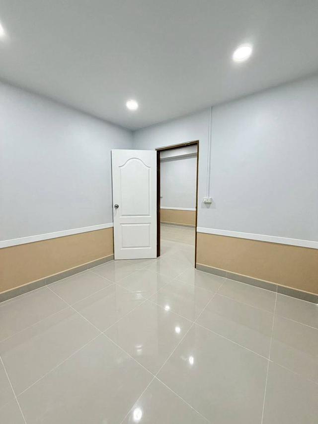 หมู่บ้านพฤกษา3  ถนนวัดลาดปลาดุก บางบัวทองทาวน์เฮาส์ชั้นเดียว ตกแต่งใหม่พร้อมอยู่ หน้ากว้าง6เมตร หน้าบ้านไม่ตรงใคร ซอยก่อนถึงตลาด 12