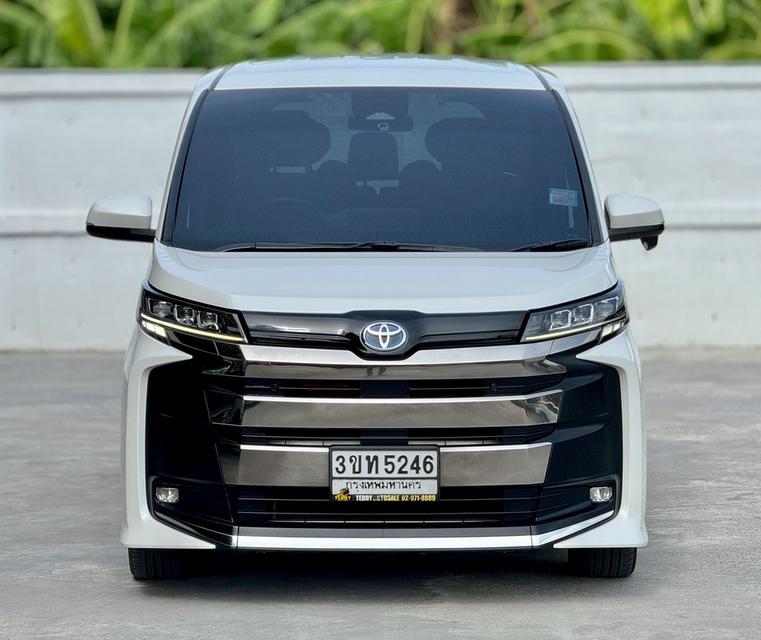 TOYOTA NOAH 1.8 HYBRID SZ E-FOUR 2022