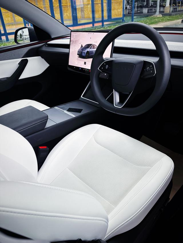 2025 Tesla Model Y long range AWD ** LAUNCH SERIES ** Limited Edition รูปที่ 9