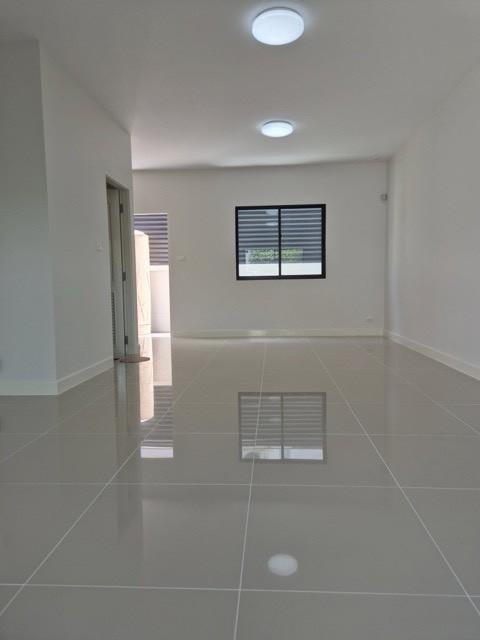 ขายทาวน์เฮาส์ 2 ชั้น รีโนเวทใหม่ พร้อมอยู่ โครงการโมดิวิลล่า บางบัวทอง ใกล้ตลาดสมบัติบุรี 5