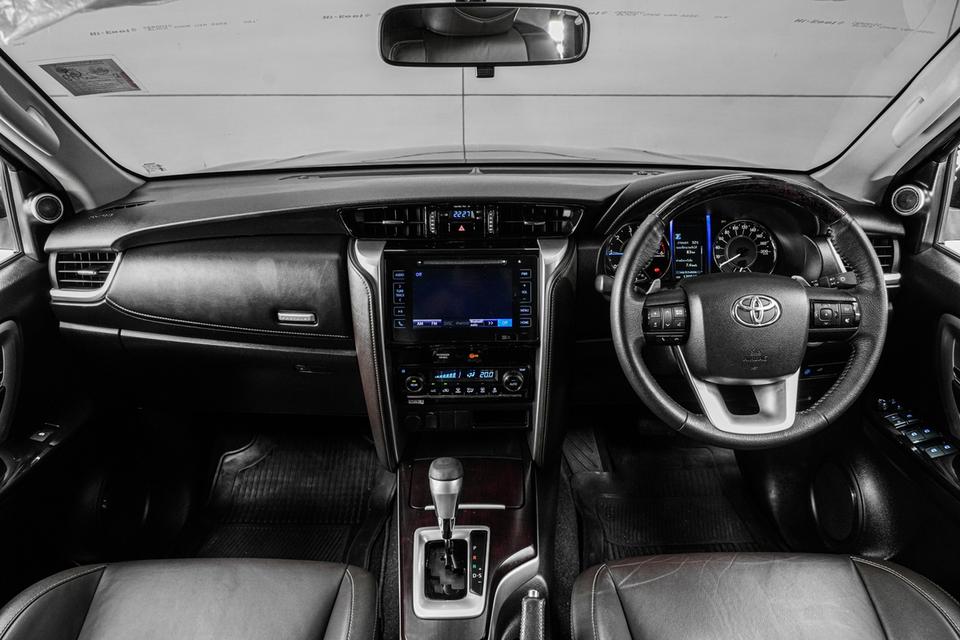 2019 TOYOTA FORTUNER 2.4 V 2WD SUV สีดำ เลขไมล์ 120945 กม. 13