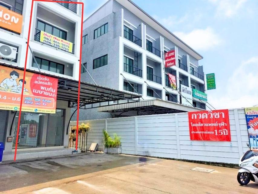 ให้เช่าอาคารพาณิชย์ 4 ชั้น ห้องมุม ฉัตรหลวง 17 รังสิต-คลองสาม ทำเลดี ใกล้ ฟิวเจอร์พาร์ค รังสิต.