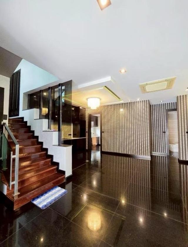 ขายบ้านหรู 3 ชั้น โครงการบางกอกบลูเบอวาร์ด เกษตรนวมิทร์ ตรงข้ามร.ร เลิศหล้า 1