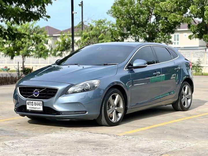 Volvo V40 สีสวยน่าใช้ 2