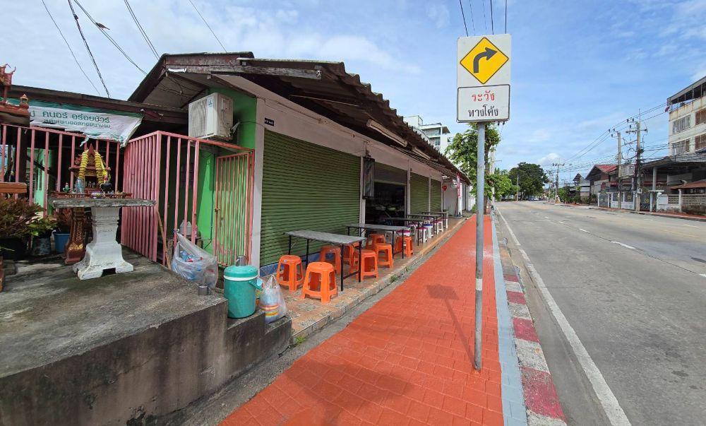 ให้เช่าพื้นที่ร้านค้า มี 4 ห้อง ขนาดรวม 100 ตรว. ติดถนนคลองลำเจียก ใกล้รร. เลิศหล้าเกษตรนวมินทร์
