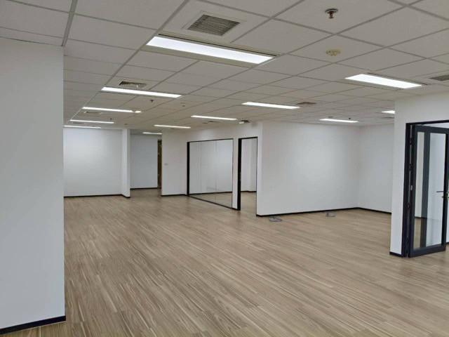 ให้เช่าพื้นที่สำนักงานขนาดพื้นที่ 141 ตร.ม. อาคารธนภูมิติดถนนใหญ่ ถนนเพชรบุรีตัดใหม่ ใกล้ MRT เพชรบุรี พื้นที่แบบกั้นห้องแล้ว ตกแต่งสวยมาก 2