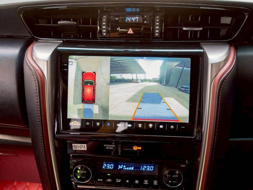 Toyota Fortuner 2.4 Legender 4WD ปีจด 2022 9