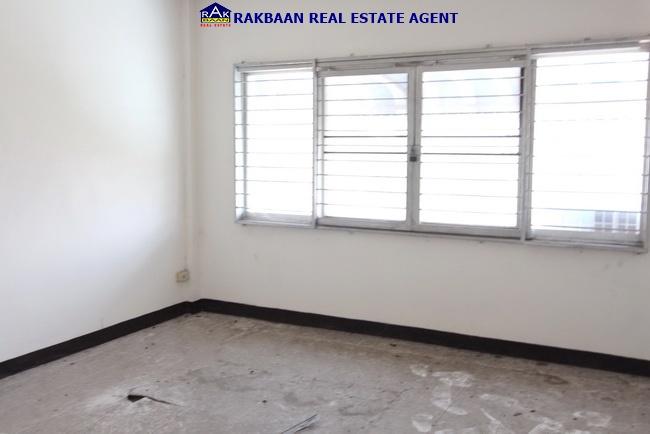 ขายตึก 1คูหา 3ชั้นครึ่ง 25ตร.ว. พระยาสุเรนทร์22 เหมาะทำโรงเรียนกวดวิชา หอพัก ที่สต๊อกสินค้า ออฟฟิศ ราคาเพียง 3.5ล้านเท่านั้น 8