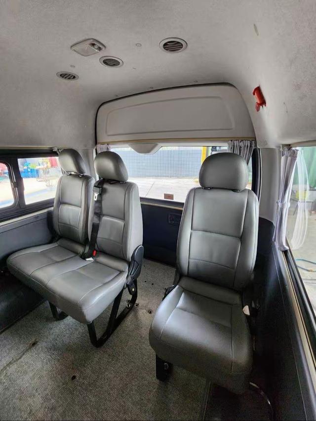 TOYOTA COMMUTER 3.0 AT DIESEL 2018 18