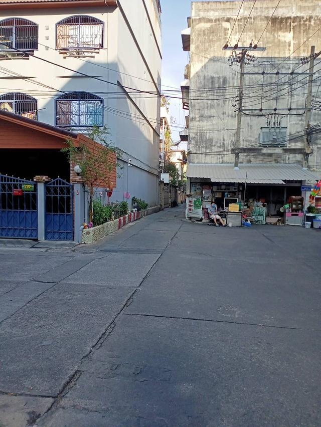 ให้เช่าอาคารพาณิชย์5ชั้น จันทน์32 มีห้องน้ำและห้องนอนทุกชั้น ใกล้สถานีรถไฟฟ้าสุรศักดิ์ เหมาะสำหรับทำธุรกิจหรืออยู่อาศัย 4