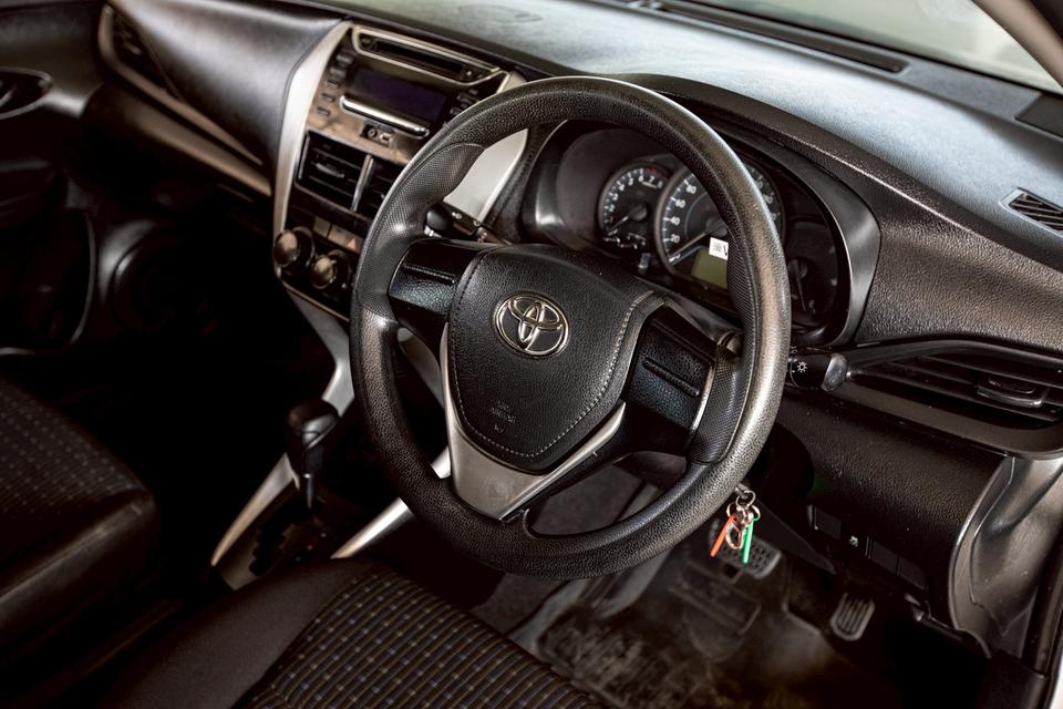 Toyota Yaris Ativ 1.2E ปี 2018 สีขาว มือเดียวป้ายแดง 15