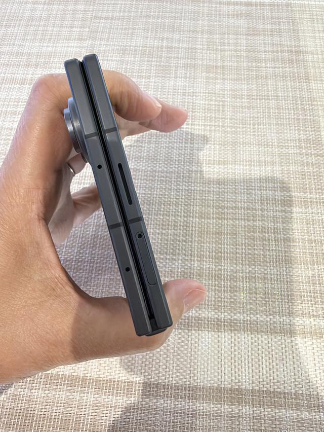 Samsung Flod8 อฝแรม12/256gb มีประกันศูนย์ อุปกรณ์ครบยกกล่อง รูปย่อยที่ 4