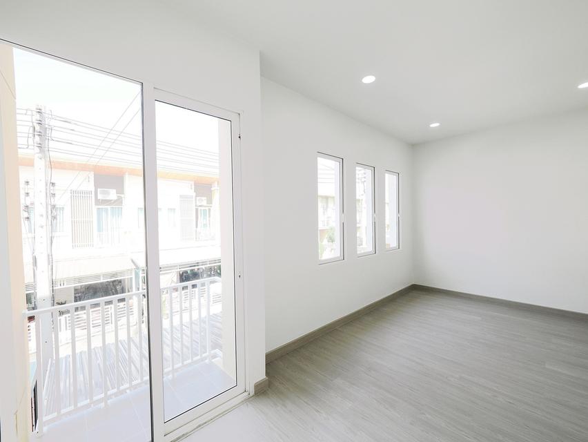 ขายทาวน์เฮ้าส์ 2 ชั้น ม.โกลเด้นทาวน์ โครงการ2 พระราม2-พันท้ายนรสิงห์ ขนาด 19.2 ตร.ว. 4 ห้องนอน 2 ห้องน้ำ ขาย 1.99ล้าน 18