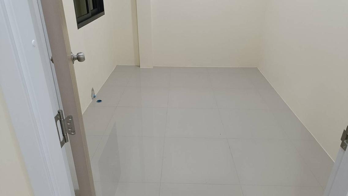บ้านเดี่ยว 2 ห้องนอน 2 ห้องน้ำ 1 ห้องนั่งเล่น 1 ห้องครัว พร้อมเฟอร์นิเจอร์ ที่เสนา จังหวัดพระนครศรีอยุธยา ราคา 3 ล้านถ้วน 7