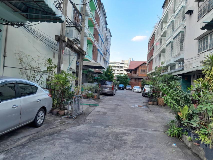 อาคารพาณิชย์ 4 ชั้นครึ่งพร้อมดาดฟ้า 2