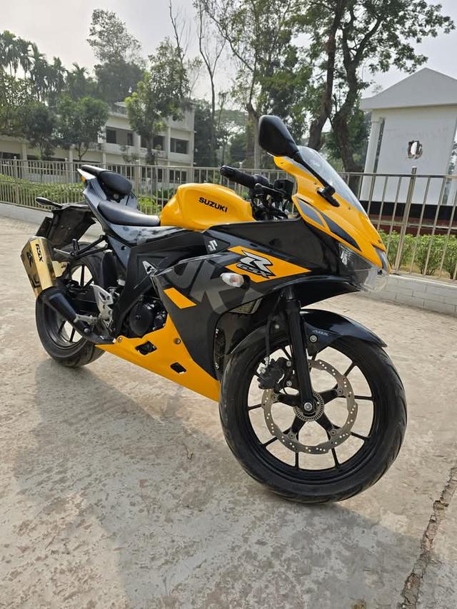 ขาย Suzuki GSX-R150 สีเหลือง 3