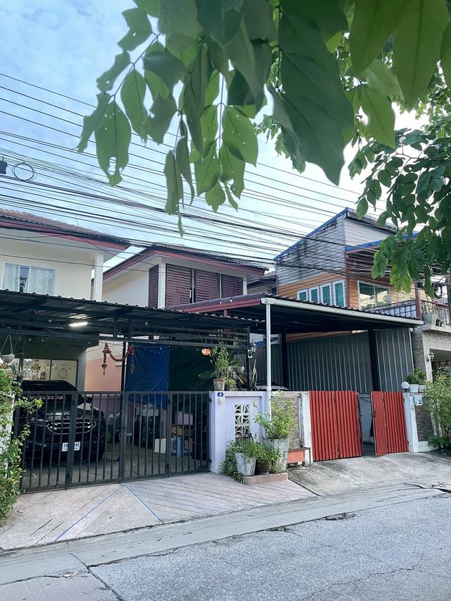 บ้านตึก 2 ชั้น พร้อมอยู่ ทำเลดี ใกล้รถไฟฟ้าสายสีเหลือง 1