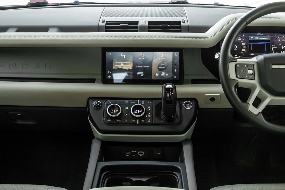 Land Rover Defender 110 2.0 D240 S Diesel 7