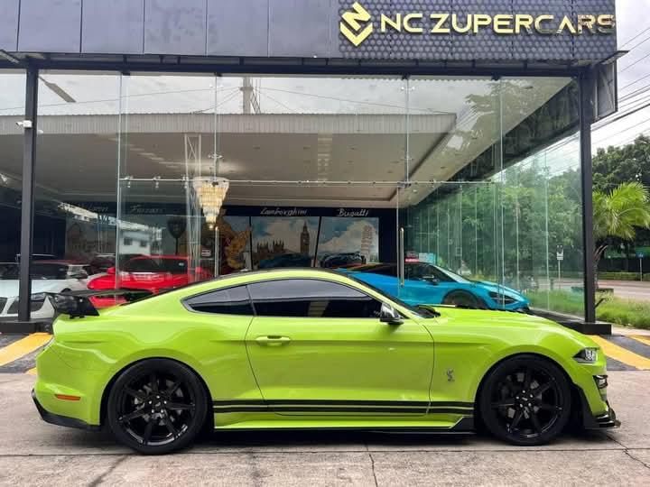 Ford Mustang สีเขียวสวย 4