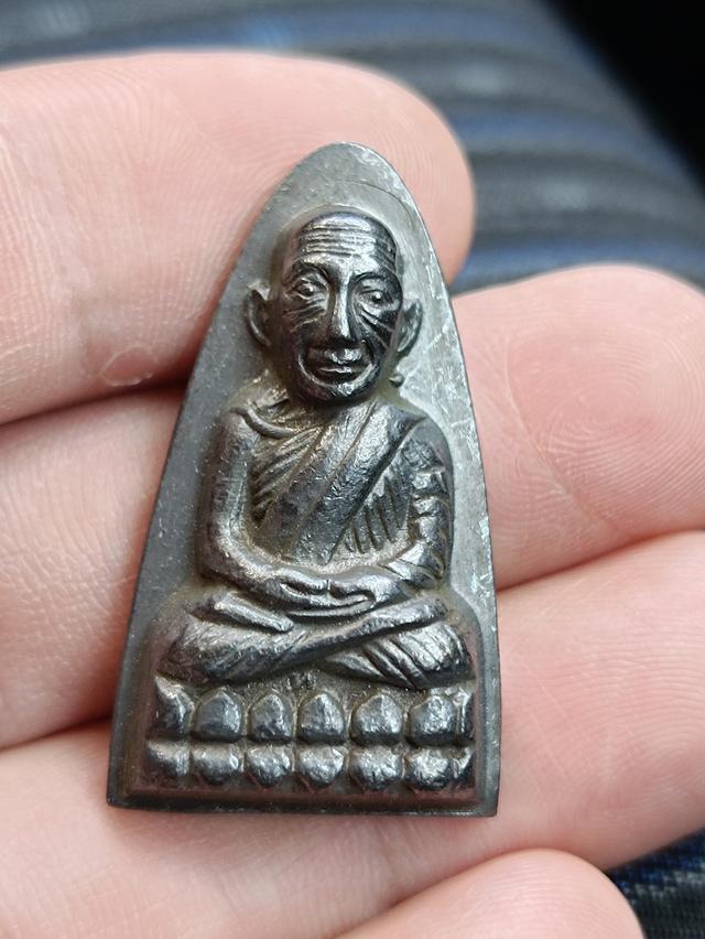 เหรียญหลวงปู่ทวดรุ่นตัวหนังสือใหญ่ปี 05