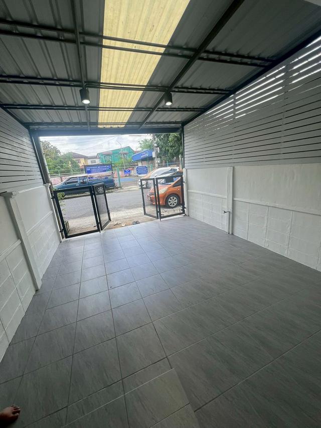 ขายทาวน์เฮาส์ 2 ชั้น เนื้อที่ 18 ตรว. ถนนเมน หมู่บ้านพนาสนธิ์ 6 ถนนนิมิตใหม่ 7 แขวงมีนบุรี เขตมีนบุรี กรุงเทพมหานคร  2