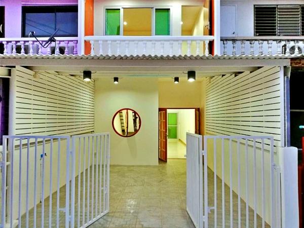 🏡 ขายทาวน์โฮมมินิมอล ใกล้รถไฟฟ้าสายสีชมพู เพียง 800 ม. ราคาดี ไม่มีค่าส่วนกลาง! 1