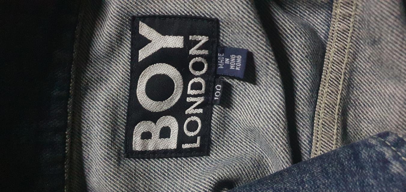 เสื้อยีน เดนิม บอยลอนดอนแท้งานจากไต้หวัน เนื้อผ้าสีบลูฟ้า สภาพป้ายอยุ่ครบ รูปที่ 3