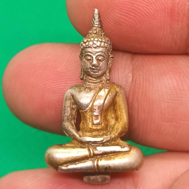 พระยอดธงเนื้อเงินไม่รู้ที่