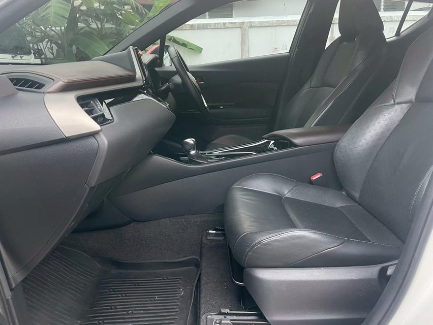 Toyota C-HR Hybrid  Y19 Wagon 4dr 1.8 HI HV  CVT FWD top  1.8 (Hybrid) สีขาว ออโต้  13