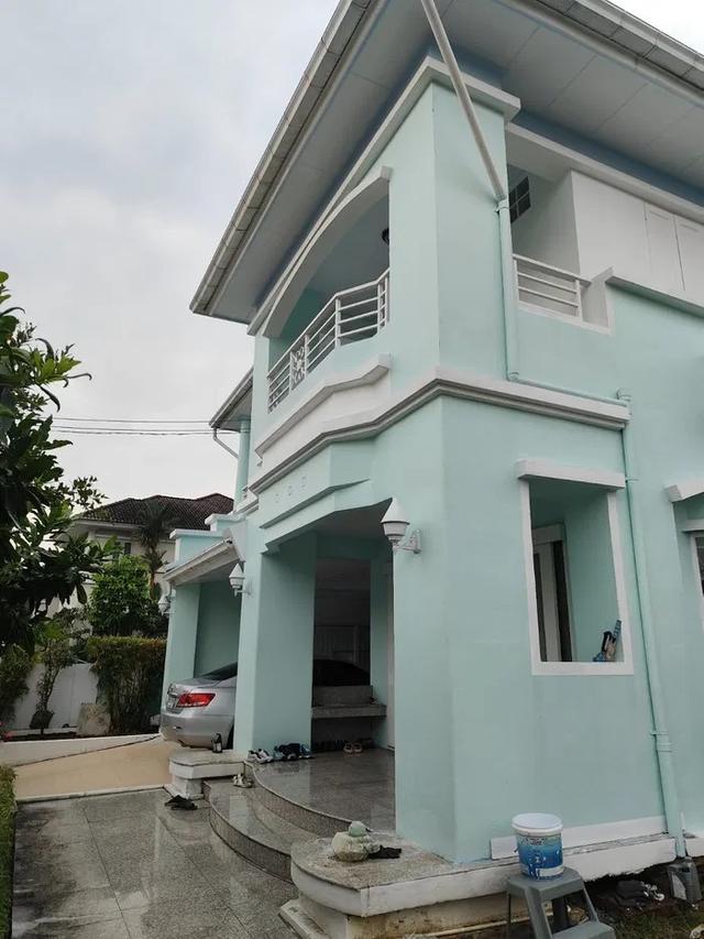 ขายบ้านเดี่ยว 2ชั้น มบ.ลัดดารมย์ 89ตร.วา หลังริมถนนเมนหมู่บ้าน ทำเลดี โครงการติดถนนใหญ่ รัตนาธิเบศร์ หน้าทางเข้า ติดMRT สีม่วง สถานีไทรม้า 3