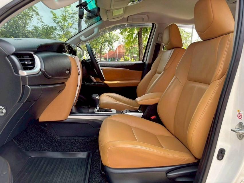 Toyota Fortuner 2.8 V 4WD ปี 2016 13