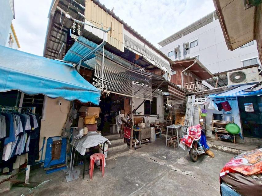 ขายที่ดินพร้อมสิ่งปลูกสร้าง ซอยรัชดาภิเษก แยก 15-4-1 8