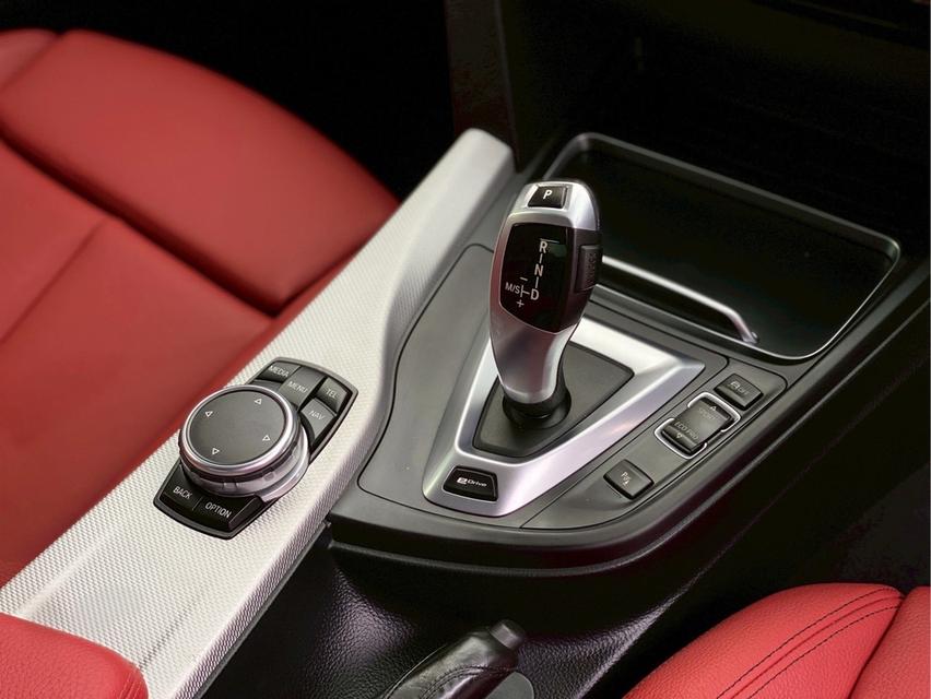 รหัสรถ PBG9999 BMW 330e M Sport Plug-in Hybrid ปี 2016 สีขาว 16