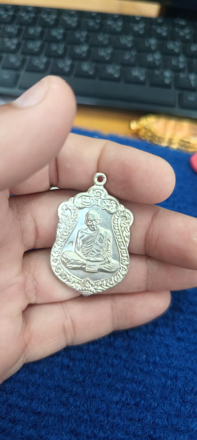 เหรียญเสมาหลวงปู่ทิม วัดละหารไร่ รุ่นมงคลศิลาฤกษ์ เนื้อกะไหล่เงิน วัดละหารไร่ ระยอง ปี 2518