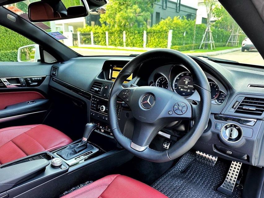 BENZ E250 COUPE AMG หลังคาแก้ว สีขาว เบาะแดง ปี 2012 อ็อฟชั่นเต็มสุดครับคันนี้ รูปที่ 11