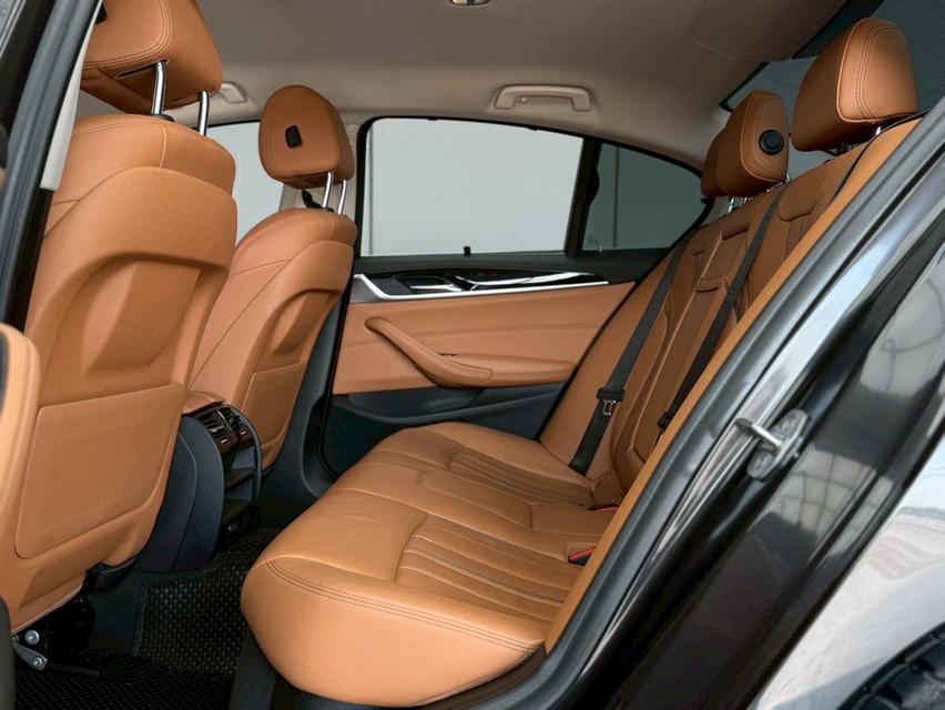 2019 BMW SERIES 5, 530e 2.0 ELITEโฉม G30 ปี17-24 สีเทา Plug-in Hybrid รูปที่ 14