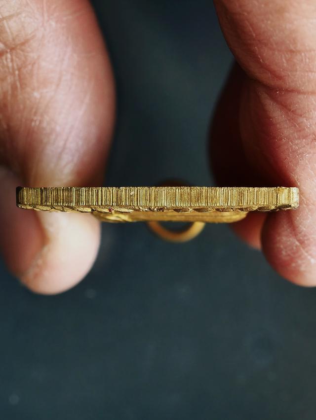 เหรียญหล่วงพ่อเกษม งานยกช่อฟ้า วัดอัมพวา ปี 2517...เก่า เดิมๆ 10