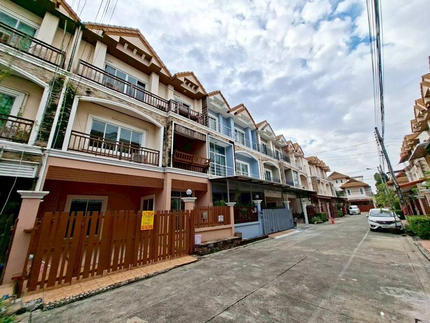 ขายบ้าน 3 ชั้น หมู่บ้านนนทรีเพลส ใกล้แม็คโครนครอินทร์ 3