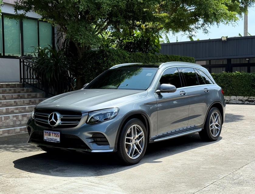 2017 BENZ GLC 250D AMG รถมือเดียวออกป้ายแดง รถวิ่งน้อย เข้าศูนย์ทุกระยะ ไม่เคยมีอุบัติเหตุครับ