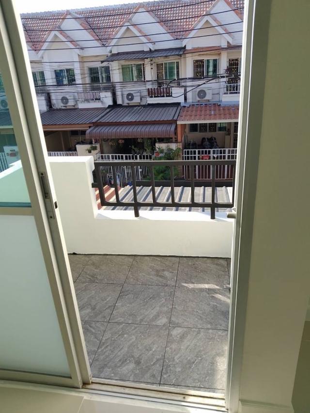 ขาย : ทาวน์เฮาส์ 2 ชั้น ,เนื้อที่ 16 ตร.วา,หมู่บ้านรัชธานี 9 ถนนสายไหม 43  11