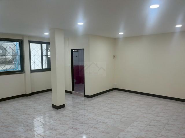 ให้เช่าทาวน์โฮม 3 ชั้น หลังใหญ่ 3 ห้องนอน ซอยสุขุมวิท 48 ใกล้ BTS พระโขนง อ่อนนุช และทางด่วน 3