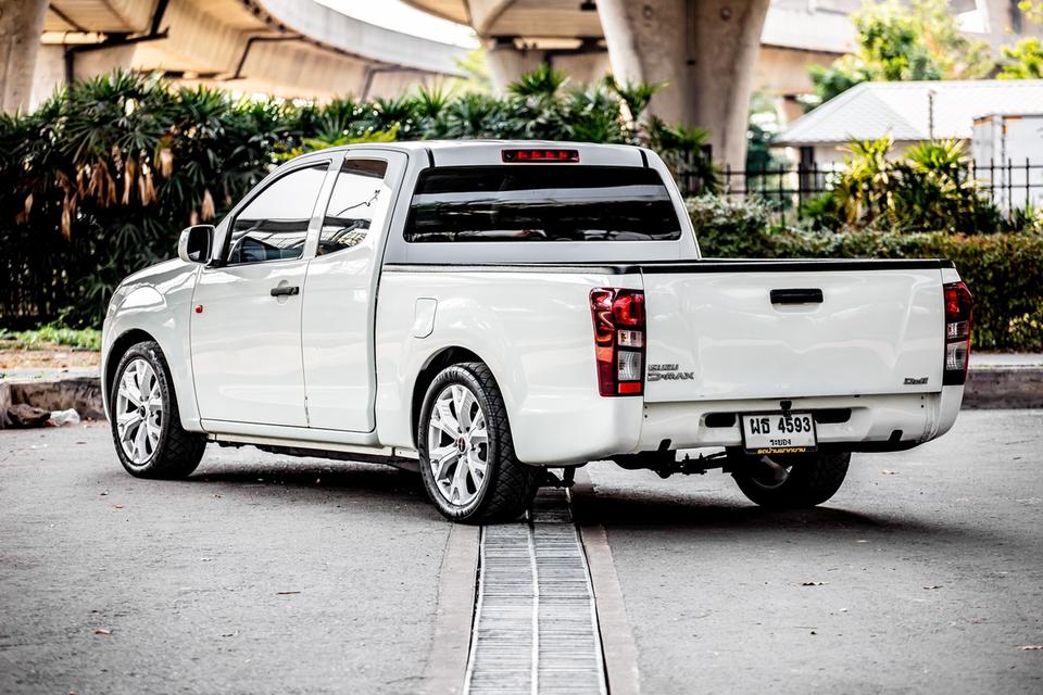 Isuzu D-Max Space Cab 2.5L ดีเซล ปี 2013 สีขาวเกียร์ธรรดา  9