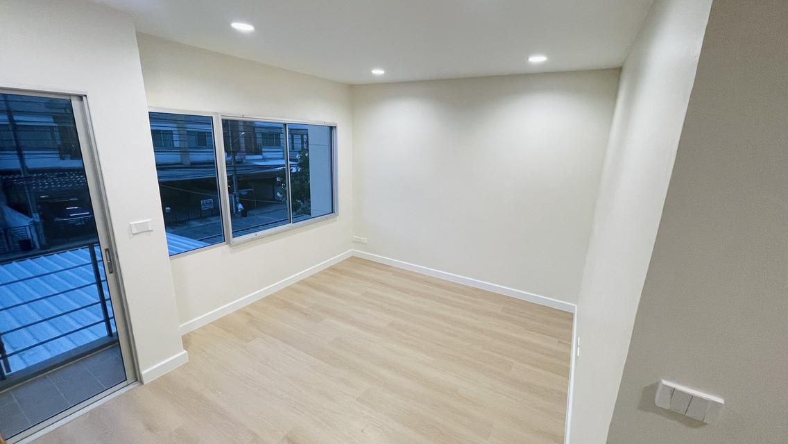 ทาวน์เฮาส์  กรุงเทพ กรีฑา7 14