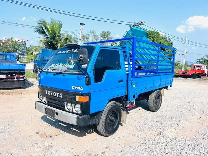 รถบรรทุก TOYOTA พร้อมใช้งาน 