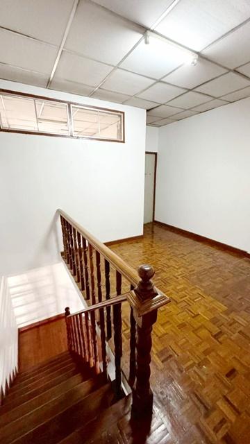 Centralลาดพร้าว 2กม. เฟอร์ครบ 2แอร์ MRTภาวนา 1กม. MRTลาดพร้าว 1.3กม. ให้เช่าบ้านทาวน์เฮ้าส์ 2 ชั้น 2นอน รัชดาภิเษก32 900 5