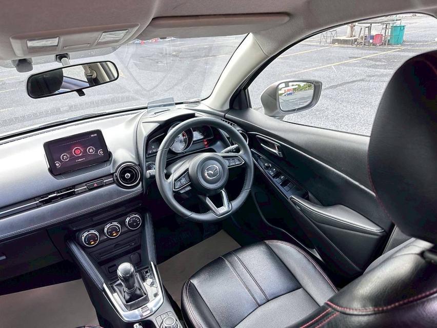 รหัสรถ QT9036 Mazda2 Skyactive 1.3 Sport High connect hatchback เกียร์ Auto สีขาวมุก ปี2018 12