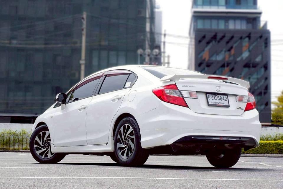 Honda Civic FB 1.8 S เกียร์ Auto สีขาว ปี 2013 8